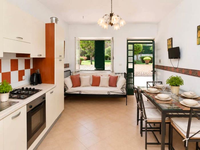Casa con 6 locali in vendita in Via San Leo, Castellabate