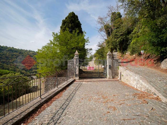 Casa con 6 locali in vendita in Via Porta Saracena snc, Segni