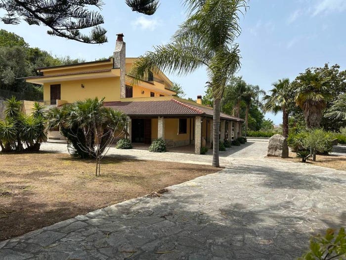Casa con 6 locali in vendita in Via Benedetto Cairoli, Centro, Barcellona Pozzo di Gotto