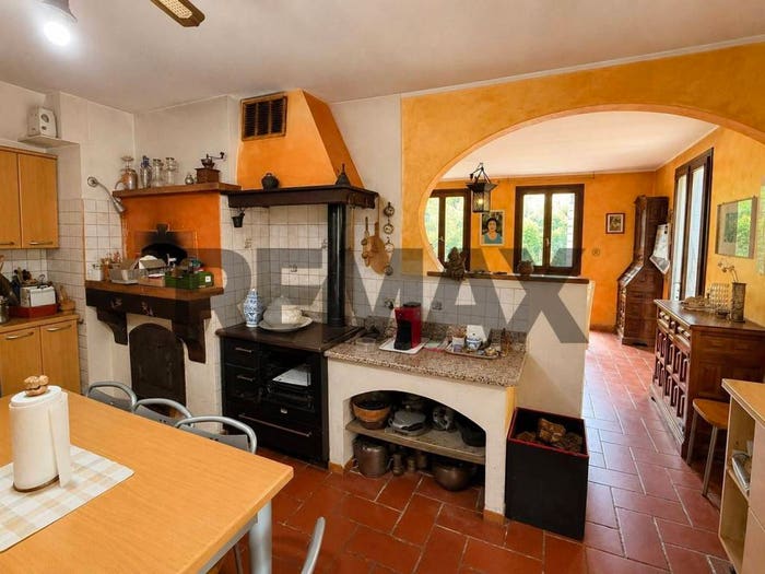 Casa con 6 locali in vendita in Arquà Petrarca