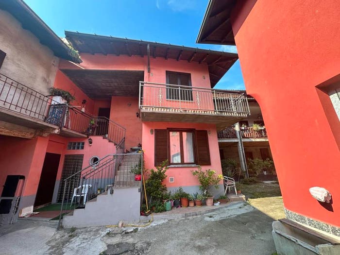 Casa trilocale in vendita in Via Vittorio Veneto, Caronno Varesino