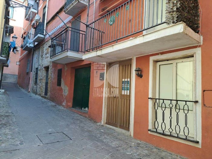 Appartamento trilocale in vendita in via media sezione pescheria, Centro, Crotone