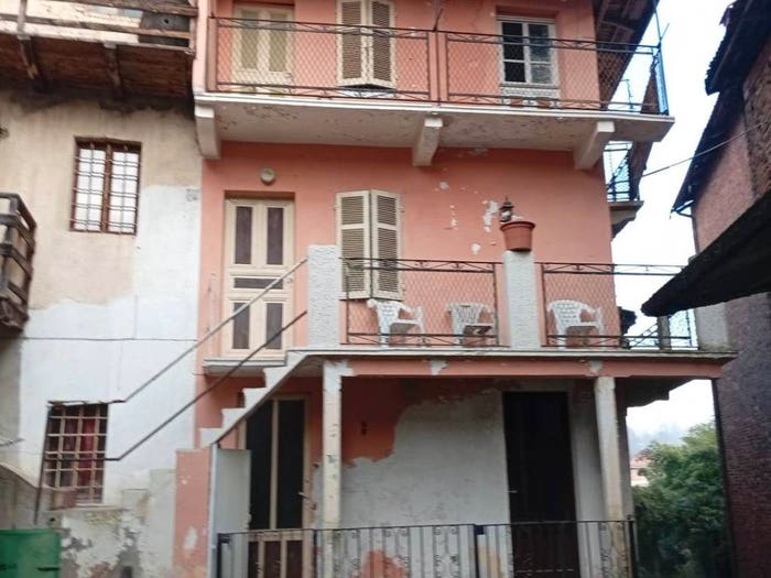 Casa trilocale in vendita in Via Giuseppe Garibaldi, Lozzolo