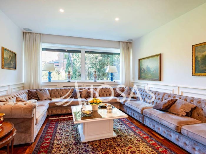 Appartamento con 6 locali in vendita in Via Alberto Cadlolo, Medaglie d'Oro, Roma