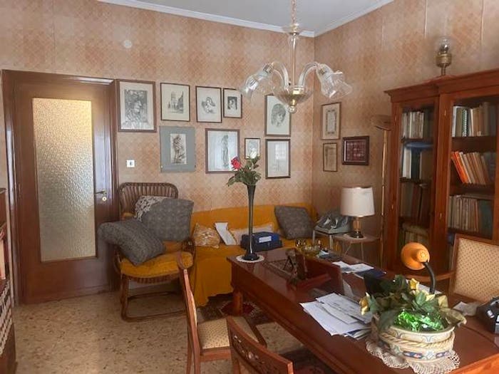 Appartamento con 6 locali in vendita in Via Fulcieri Paolucci de' Calboli, Politeama Ruggiero Settimo, Palermo