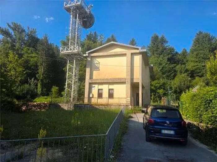 Casa con 5 locali in vendita in Località La Piana SNC, Minucciano