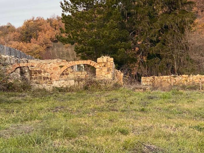 Casa con 6 locali in vendita in FRAZIONE TUSEGGIA, Camerino