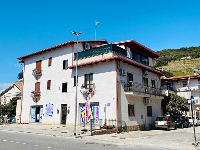 Appartamento quadrilocale in vendita in Viale Stazione, Nocera Scalo, Nocera Terinese