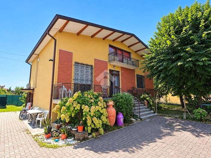 Casa quadrilocale in vendita in Via L Da Vinci, Cadelbosco Di Sotto, Cadelbosco di Sopra