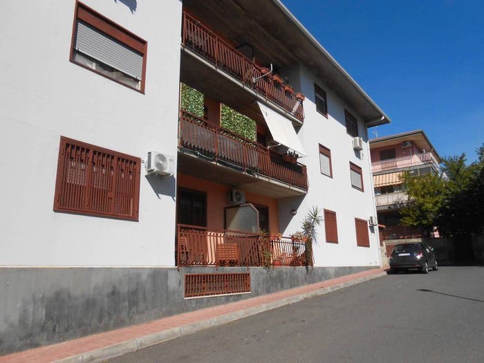Appartamento trilocale in vendita in Via Antonio Corsaro, Centro, Camporotondo Etneo