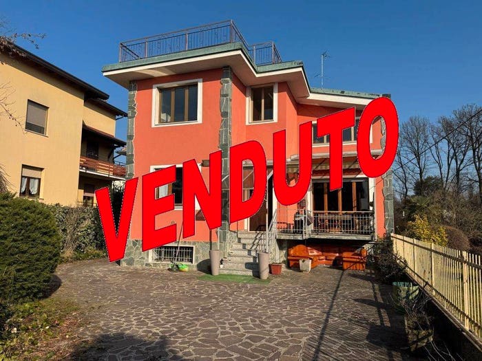 Casa con 6 locali in vendita in Vicolo Aprile, Cesate