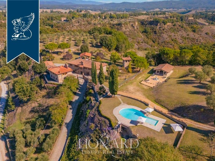 Casa con 6 locali in vendita in Asciano