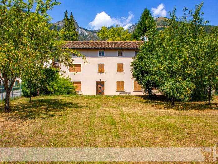 Casa con 6 locali in vendita in Piazza Adelvaldo Ferrari, Centro, Cesiomaggiore