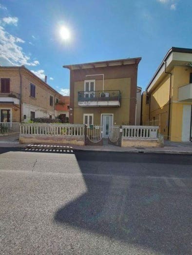 Casa con 6 locali in vendita in via gabriele d'annunzio, Villanova, Cepagatti