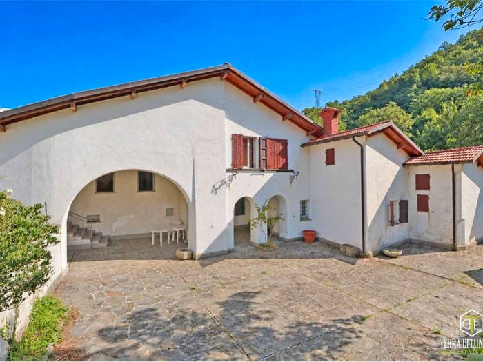 Casa con 6 locali in vendita in Gravagna Montale, Pontremoli