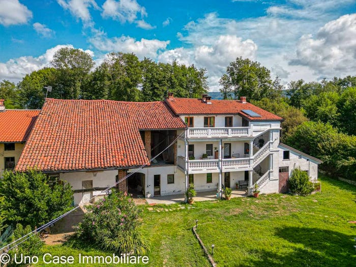 Casa con 6 locali in vendita in Cantone Stimozzo, Ivrea