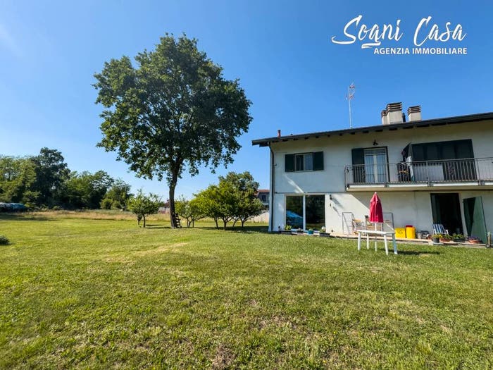 Casa con 5 locali in vendita in Via Suno, Suno