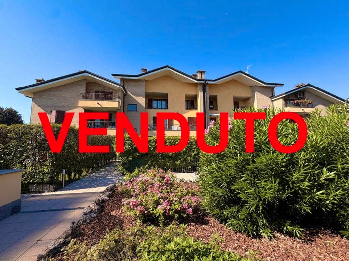 Appartamento trilocale in vendita in Via Trieste, Centro, Caronno Pertusella