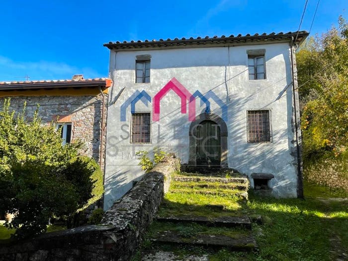 Casa con 6 locali in vendita in Borgo a Mozzano