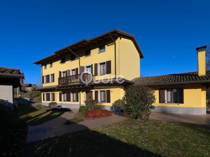 Casa con 6 locali in vendita in via cividale, Buttrio