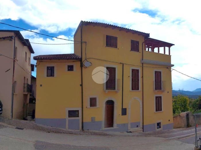 Appartamento quadrilocale in vendita in VIA VITTORIA EMANUELE SECONDO, Centro, Barisciano