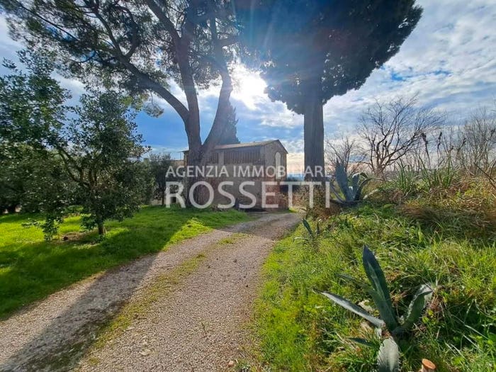 Casa con 6 locali in vendita in Cerreto Guidi