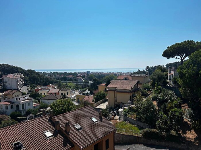 Appartamento trilocale in vendita in Via dei Pini, Centro, Boissano