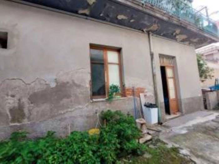 Appartamento trilocale in vendita in Via Trento Brolo ME Italia, Brolo