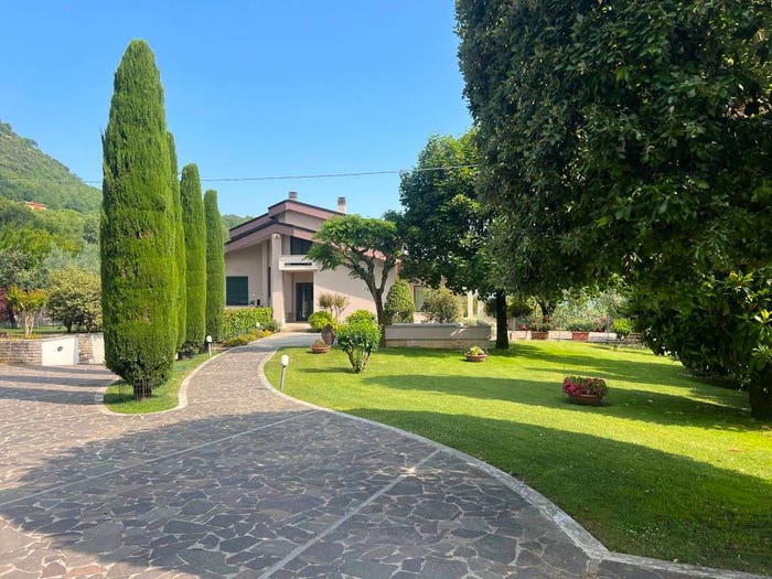 Casa con 6 locali in vendita in Via Capodichina, Atina