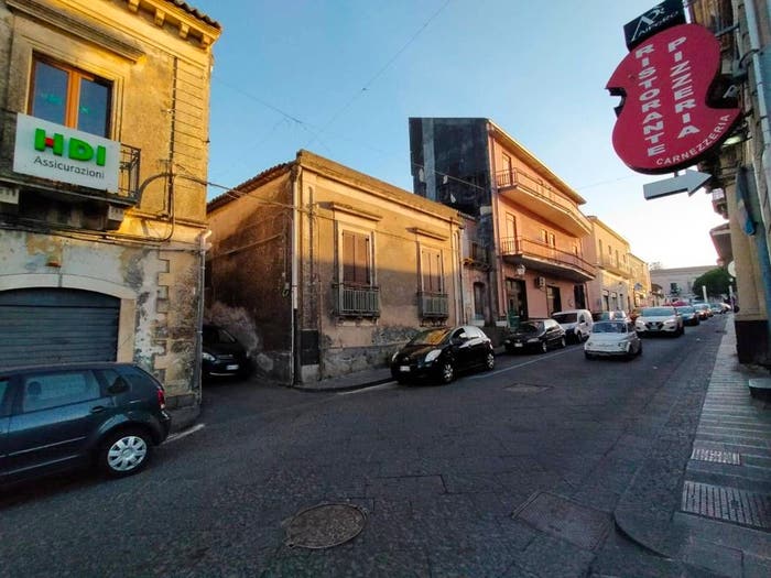 Casa con 6 locali in vendita in Nicolosi
