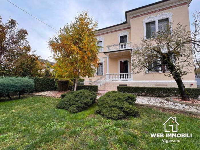 Casa con 6 locali in vendita in Via Andrea De Contiano, Centro, Mortara