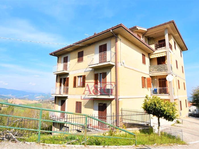 Appartamento quadrilocale in vendita in Borgo San Tommaso, Centro, Montedinove