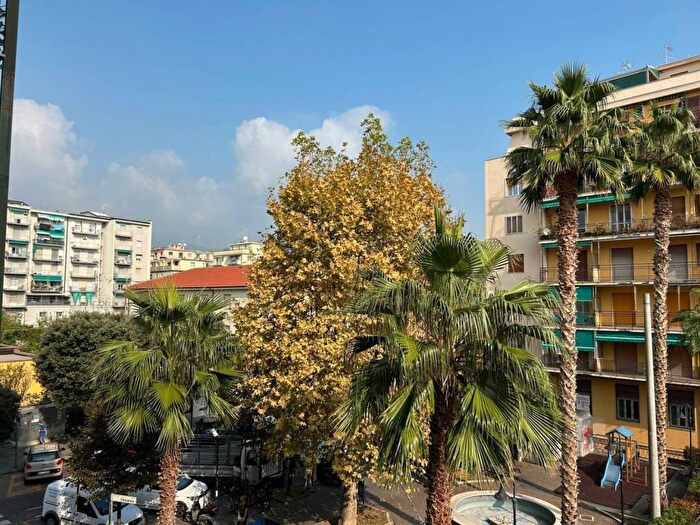 Appartamento con 5 locali in vendita in Centro, Loano