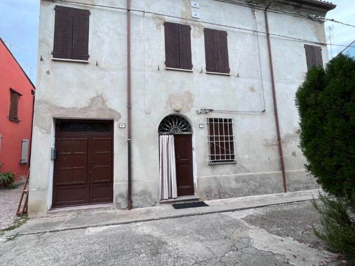 Casa con 5 locali in vendita in Via Cesare Frassoni, Centro, Finale Emilia