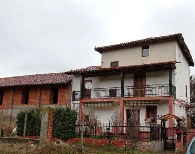 Casa quadrilocale in vendita in Frazione Cereaglio, Poirino