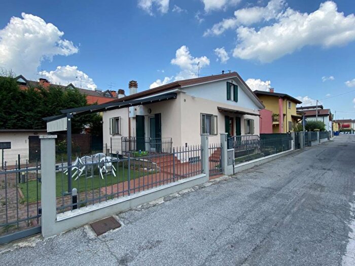 Casa quadrilocale in vendita in Via oppi, Castel d'Azzano