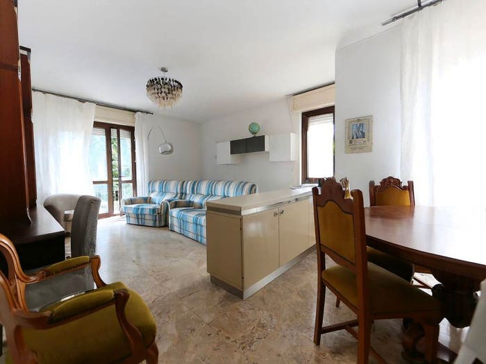 Appartamento trilocale in vendita in Via Vincenzo Bellini, Macherio