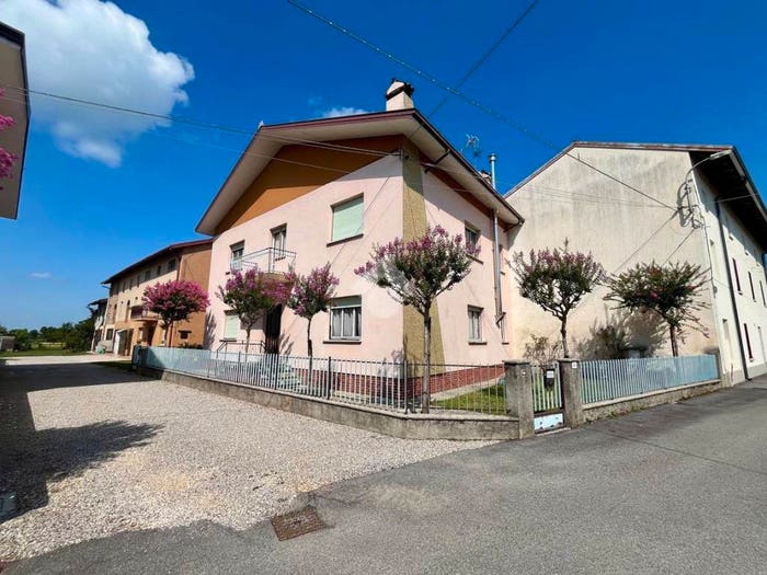 Casa con 5 locali in vendita in Via Maggiore, Variano, Basiliano