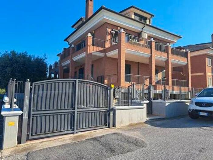 Casa con 6 locali in vendita in Via Vibrata No Number, Centro, Sant'Egidio alla Vibrata