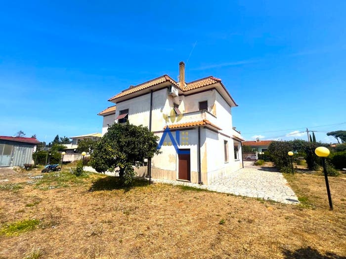 Casa con 6 locali in vendita in Via Alessandro Verri, Stazione Lavinio, Anzio