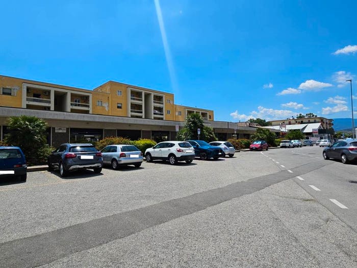 Appartamento trilocale in vendita in via Garibaldi, Montepaone Lido, Montepaone