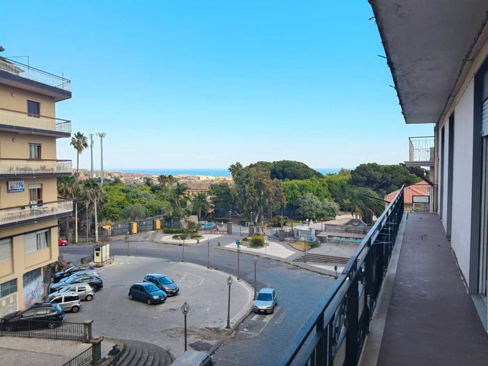 Appartamento quadrilocale in vendita in Via Vittorio Emanuele, Centro, Aci Catena
