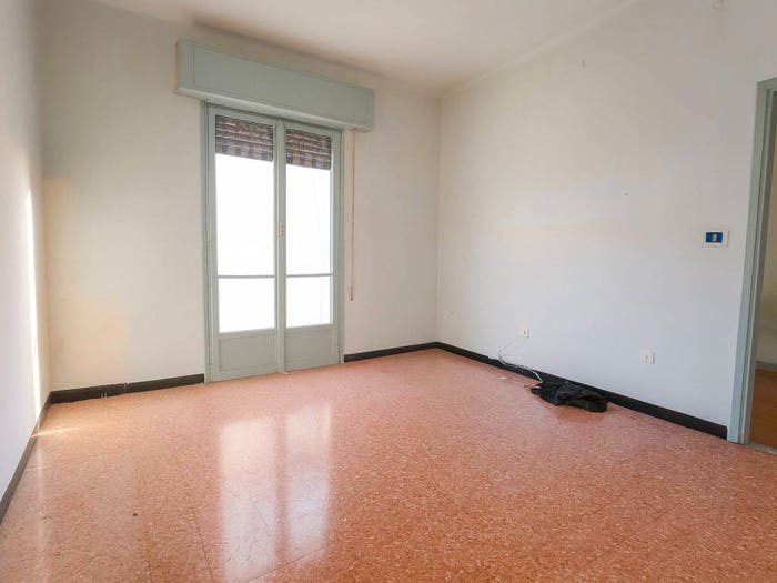 Appartamento con 5 locali in vendita in Via Antonio Delbecchi, Porto Maurizio, Imperia