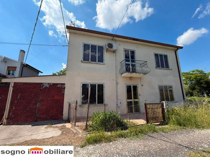 Casa quadrilocale in vendita in Via Zelo, Zelo, Giacciano con Baruchella