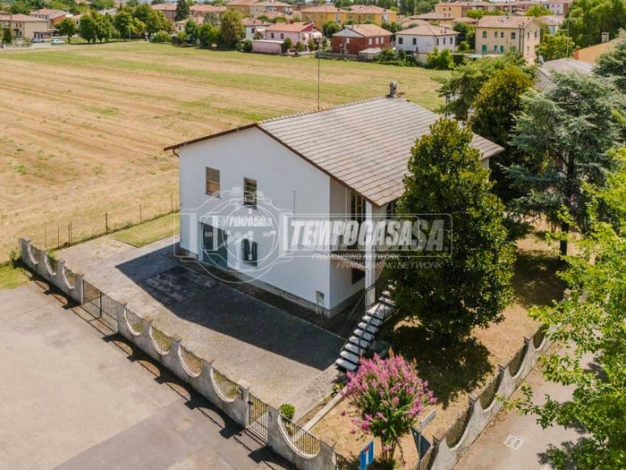 Casa con 6 locali in vendita in Via Donati Dino, Centro, Baricella