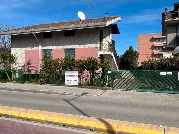 Appartamento con 6 locali in vendita in Via del Mare, Centro, Lanciano