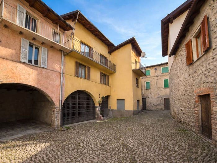 Appartamento trilocale in vendita in Via Alessandro Manzoni, Introbio