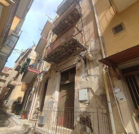 Casa con 5 locali in vendita in Via Mariano Bono, Montelepre