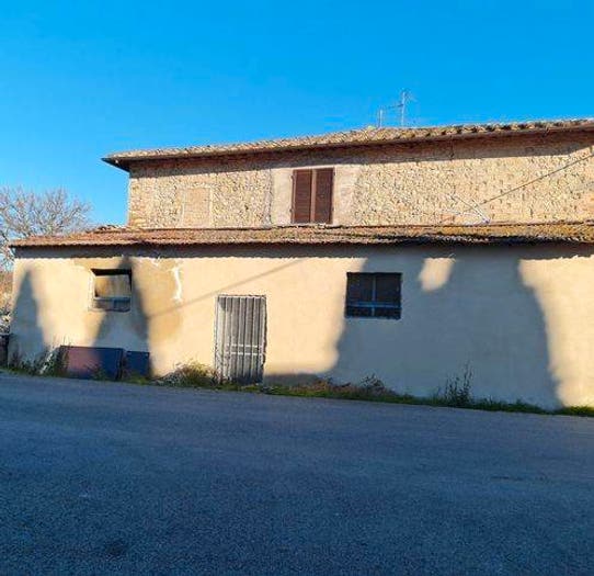 Appartamento con 6 locali in vendita in Viale Guglielmo Marconi, Centro, Poggibonsi