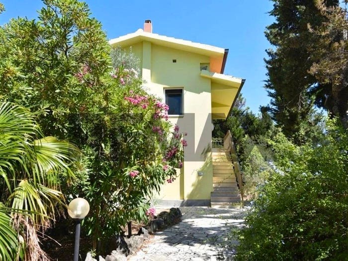 Casa con 6 locali in vendita in via Regina Margherita, Centro, Cuglieri
